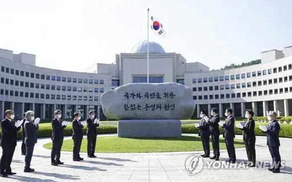 생각보다 큰 국가정보원 건물의 내용을 보여주는 이미지 관련 이미지 2