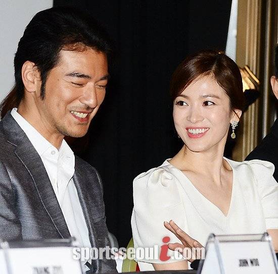 송혜교 언니 이렇게 하이텐션인거 처음봄 어릴때 부터 금성무 옵이 이상형이셨다함의 내용을 보여주는 이미지