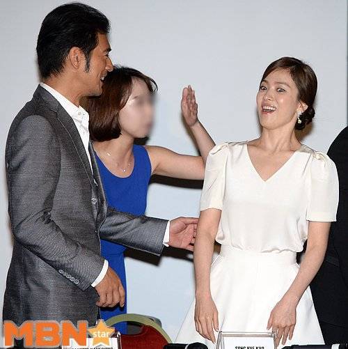 송혜교 언니 이렇게 하이텐션인거 처음봄 어릴때 부터 금성무 옵이 이상형이셨다함의 내용을 보여주는 이미지 관련 이미지 3