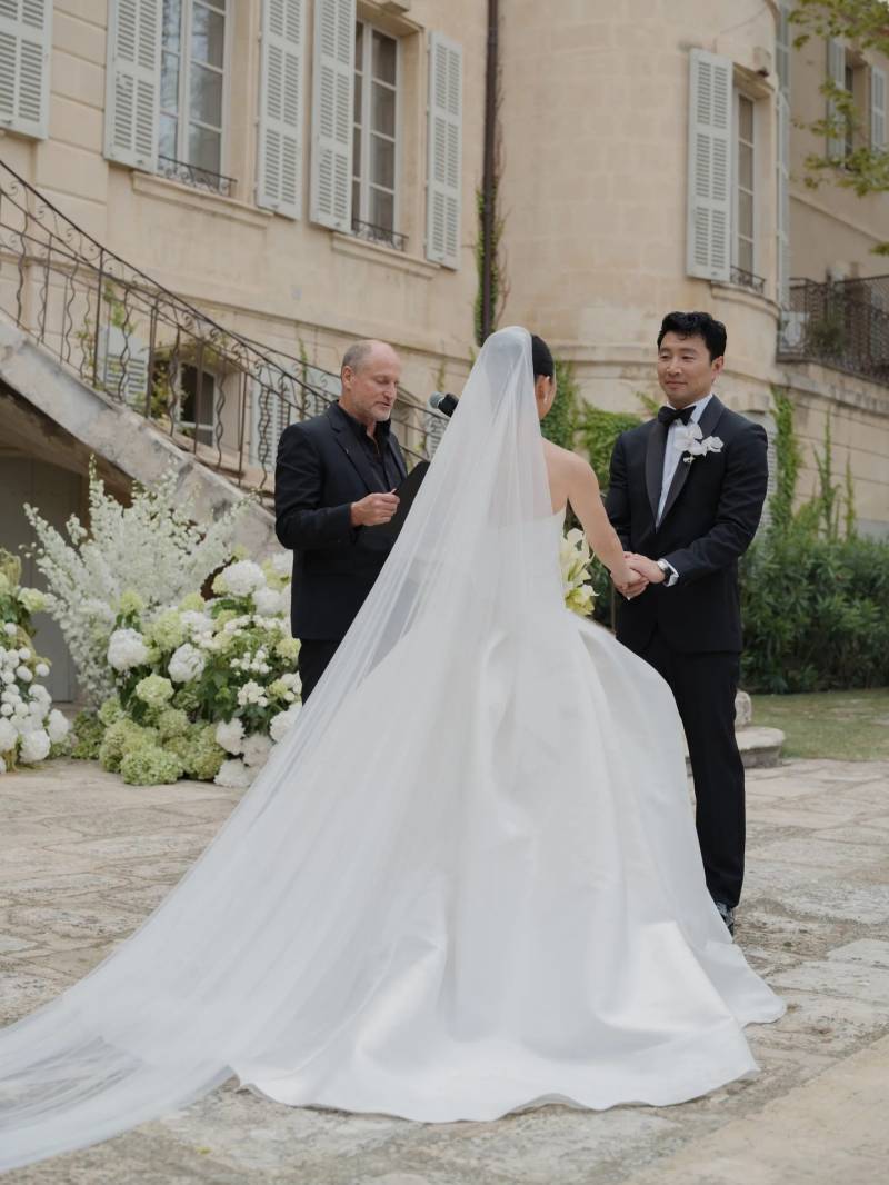 장가 갔다는 샹치의 내용을 보여주는 이미지 관련 이미지 7