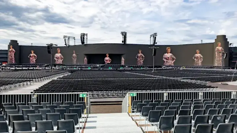 전 세계에서 가장 큰 콘서트 스크린을 만들었던 아티스트의 내용을 보여주는 이미지 관련 이미지 3