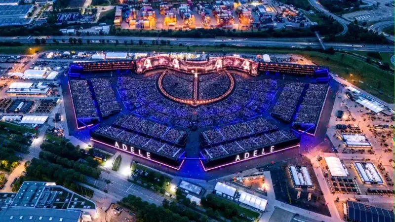 전 세계에서 가장 큰 콘서트 스크린을 만들었던 아티스트의 내용을 보여주는 이미지 관련 이미지 6