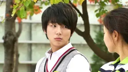 데뷔작부터 터진거 이해가는 2009년 윤시윤 비주얼의 내용을 보여주는 이미지 관련 이미지 2