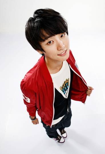 데뷔작부터 터진거 이해가는 2009년 윤시윤 비주얼의 내용을 보여주는 이미지 관련 이미지 6