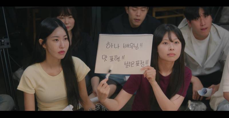 찐남매는 절대 못한다는 서로 밥 먹여주기의 내용을 보여주는 이미지