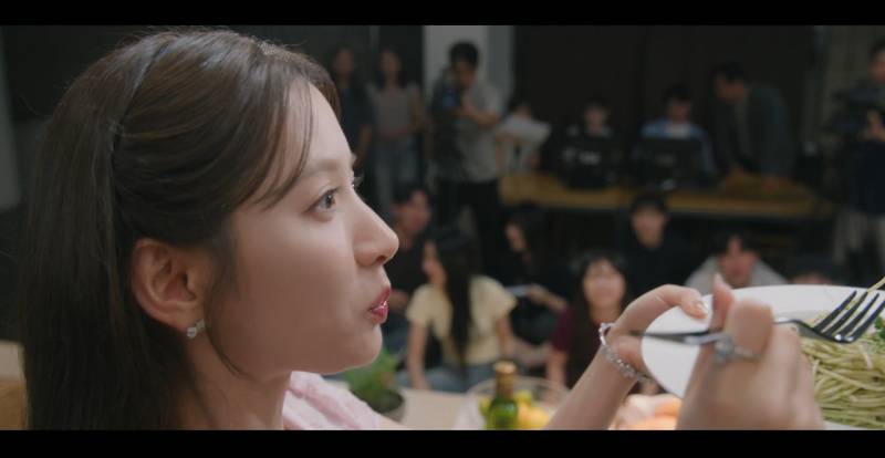 찐남매는 절대 못한다는 서로 밥 먹여주기의 내용을 보여주는 이미지 관련 이미지 14