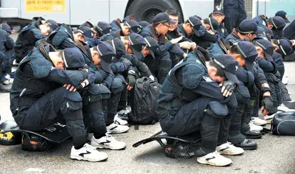 한국 과격시위를 많이 사라지게 만든 단체의 내용을 보여주는 이미지 관련 이미지 10