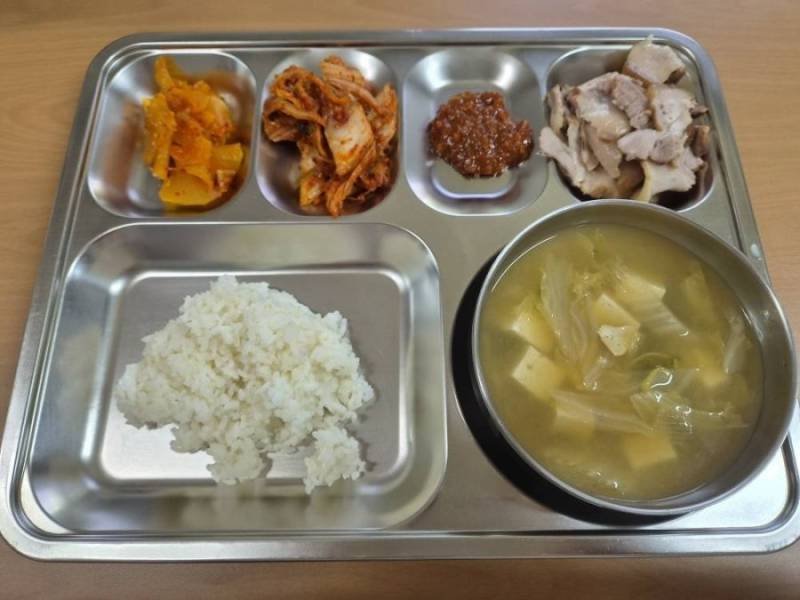 월 4만원 구내식당 퀄리티의 내용을 보여주는 이미지