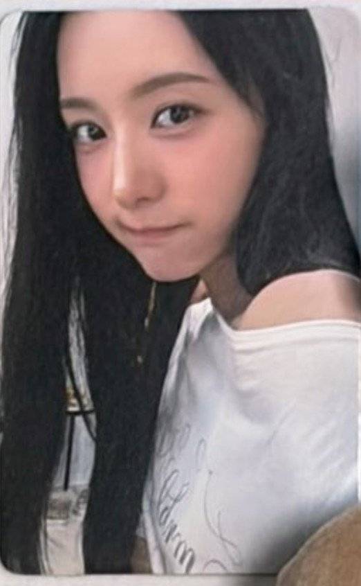 김지원 레전드 감다살 포카 미쳤다의 내용을 보여주는 이미지 관련 이미지 2