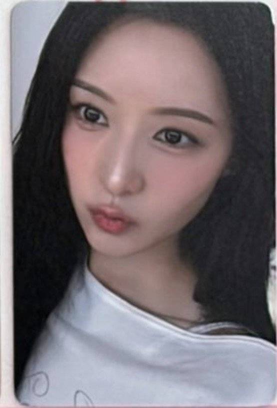 김지원 레전드 감다살 포카 미쳤다의 내용을 보여주는 이미지 관련 이미지 3