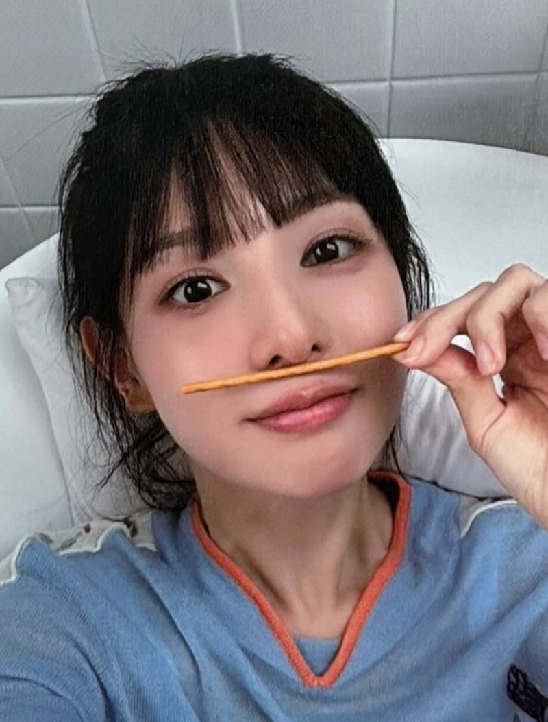 김지원 레전드 감다살 포카 미쳤다의 내용을 보여주는 이미지 관련 이미지 5