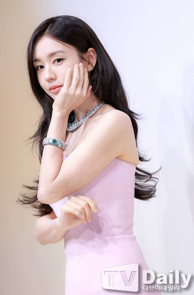 프레드 하이주얼리 포토콜 안은진의 내용을 보여주는 이미지 관련 이미지 4