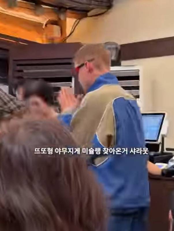 한국에서 삼계탕 먹으러 간 저스틴 비버&헤일리 비버의 내용을 보여주는 이미지 관련 이미지 5