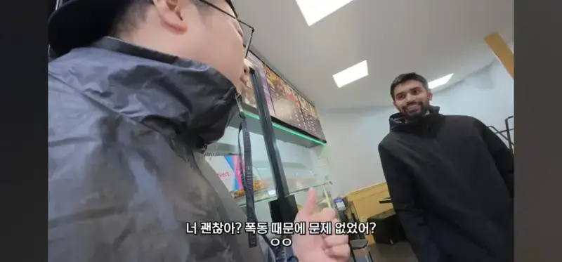 유튜브에 나온 프랑스 시위 3일 뒤 모습의 내용을 보여주는 이미지 관련 이미지 5