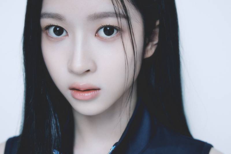 【NEW】 A2O LITE 'NEON' 컨셉 포토.jpg (아이컨택 ver.)의 내용을 보여주는 이미지