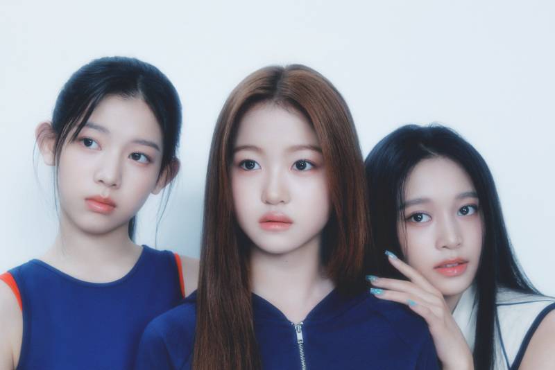【NEW】 A2O LITE 'NEON' 컨셉 포토.jpg (아이컨택 ver.)의 내용을 보여주는 이미지 관련 이미지 11