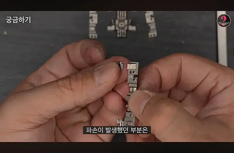 아이폰 듀오 크랙 원인을 힌지 설계 미스로 추정중인 이유의 내용을 보여주는 이미지 관련 이미지 3
