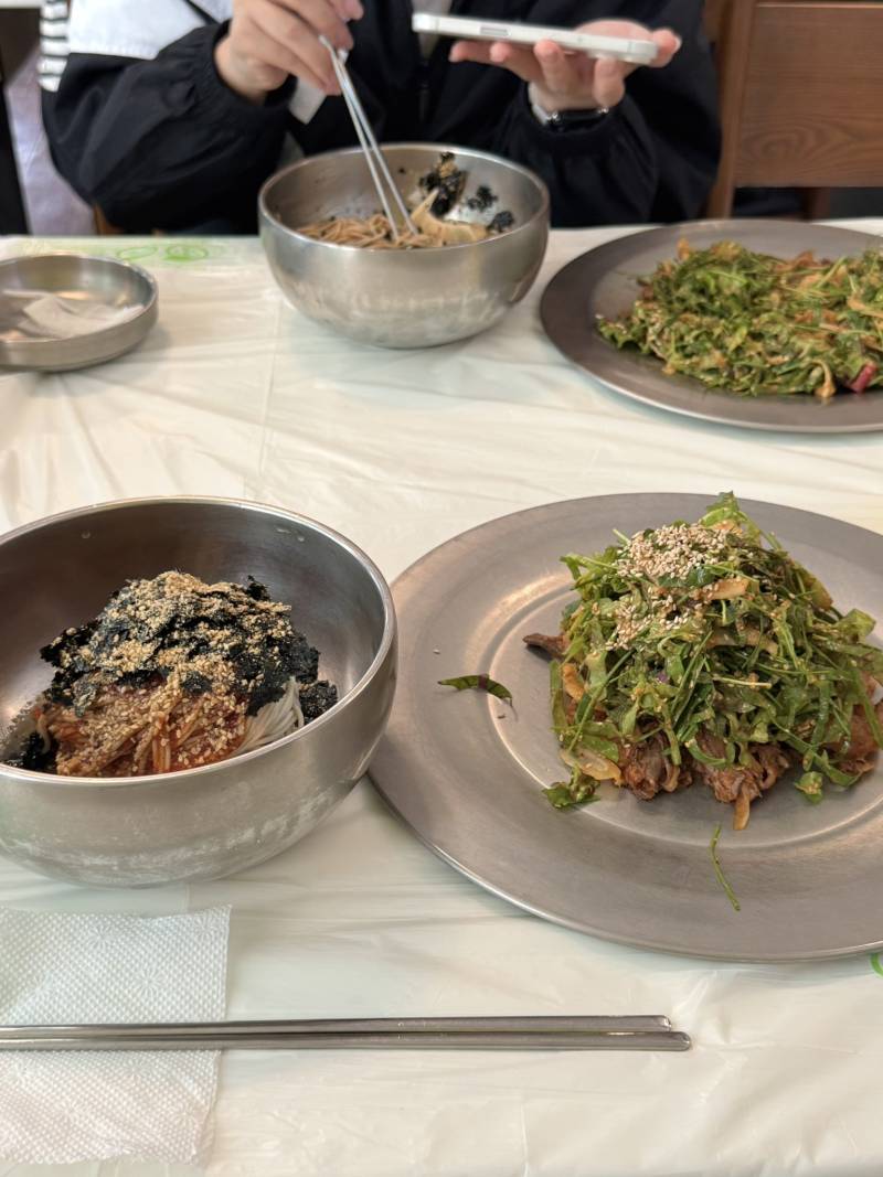 🇰🇷 한국에서 먹은 이 마꾸스와 소고기 무침 의식이 멀어질 정도로 맛있었어의 내용을 보여주는 이미지 관련 이미지 2