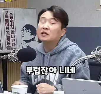 image.png 영포티햄 “20대 너네, 사실 우리 부럽지?” 영포티햄 “20대 너네, 사실 우리 부럽지?”