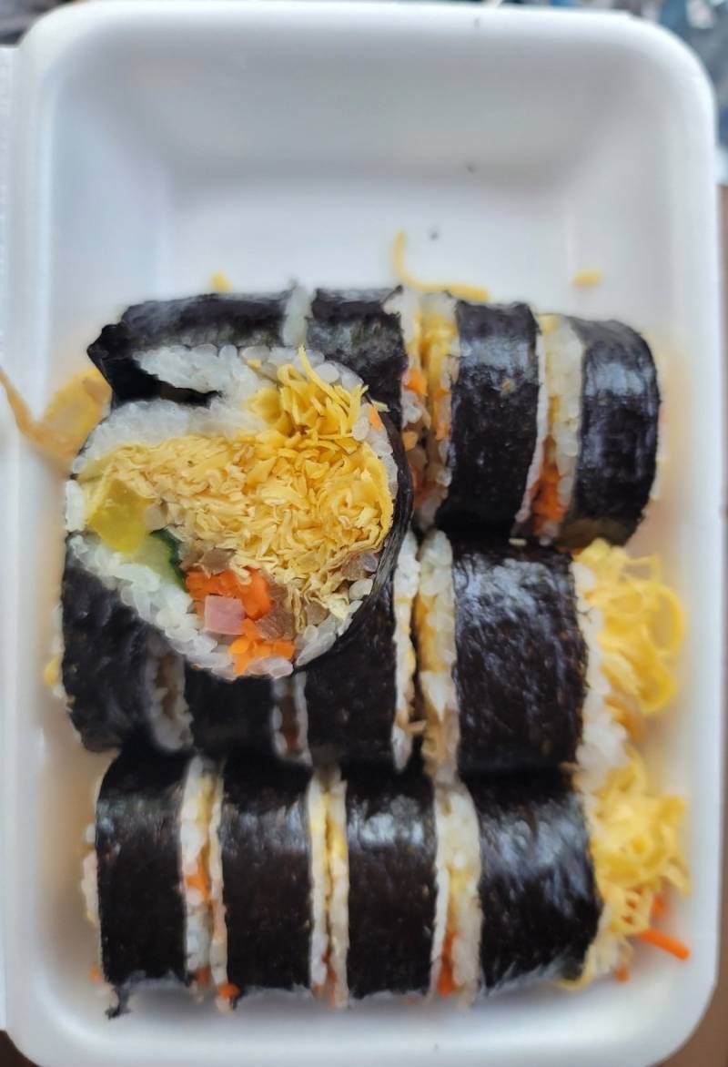 무려 13,000원짜리 김밥 두 줄의 내용을 보여주는 이미지