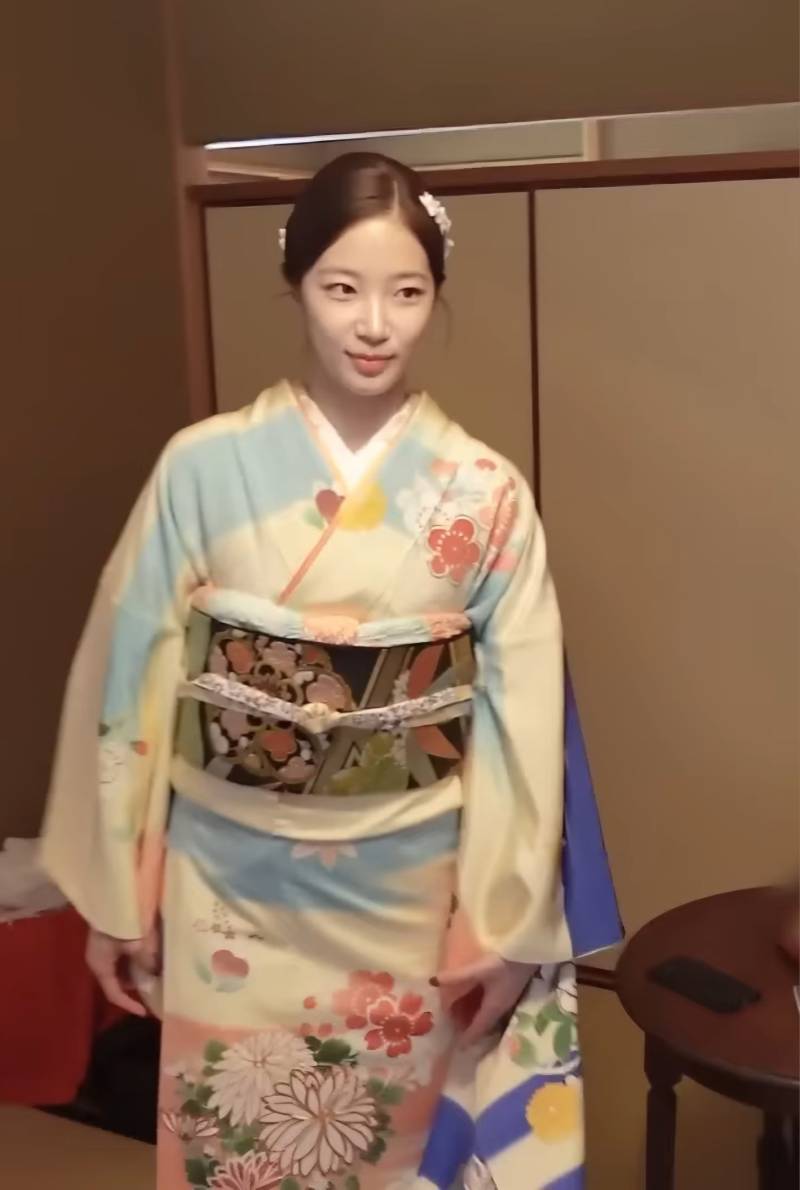 성년의날이라서 기모노 입은 카즈하의 내용을 보여주는 이미지 관련 이미지 2