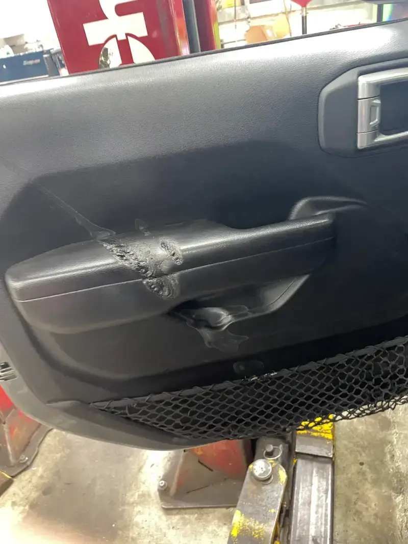jeep-melted-v0-jw30wl8mqzfh1.webp