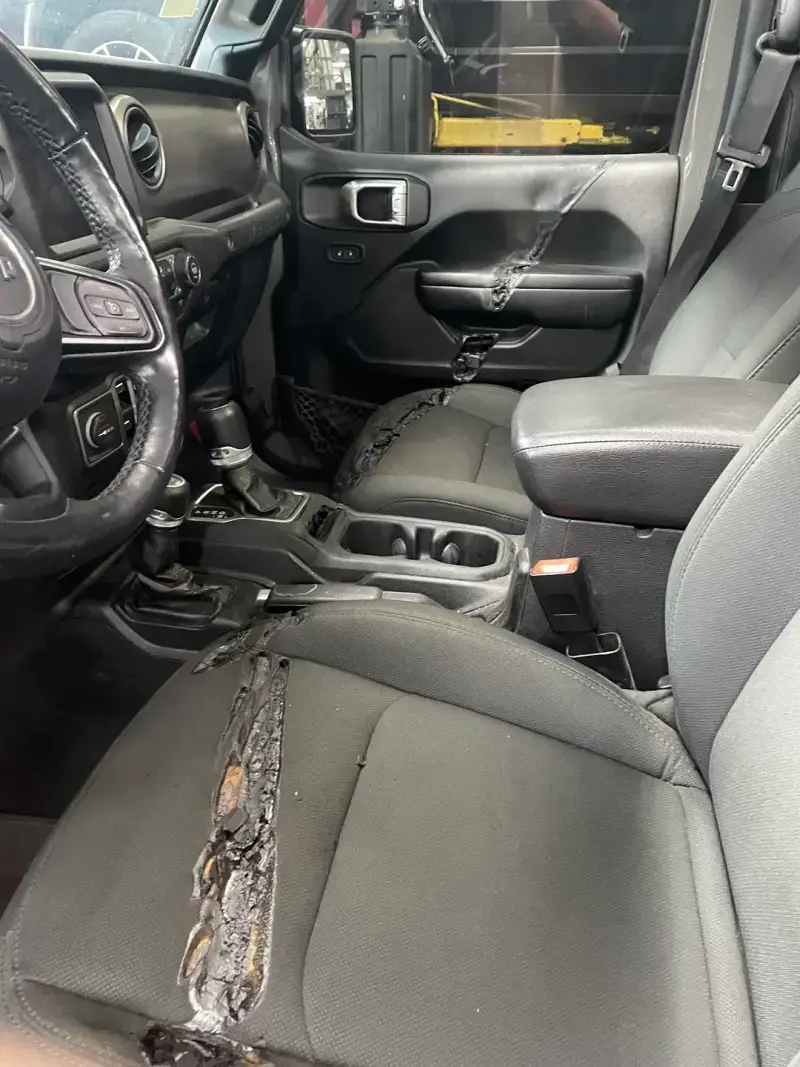 jeep-melted-v0-izf02m8mqzfh1.webp