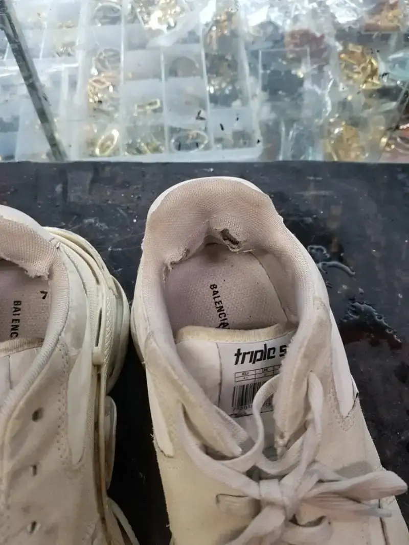 무슨 운동화를 신어도 이렇게 되는 사람 꼭 있음...의 내용을 보여주는 이미지