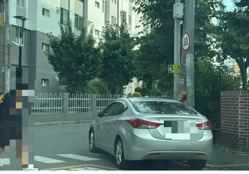 "저거 그 사람 만나면 바로 찍혀요"의 내용을 보여주는 이미지 관련 이미지 2