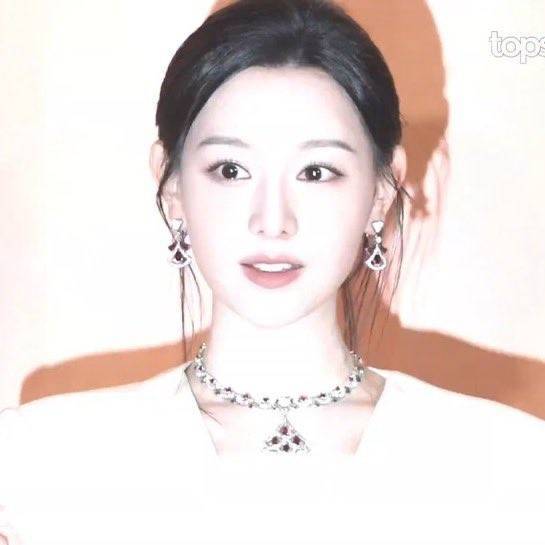 플래시 다 이기는 김지원 얼굴의 내용을 보여주는 이미지 관련 이미지 2