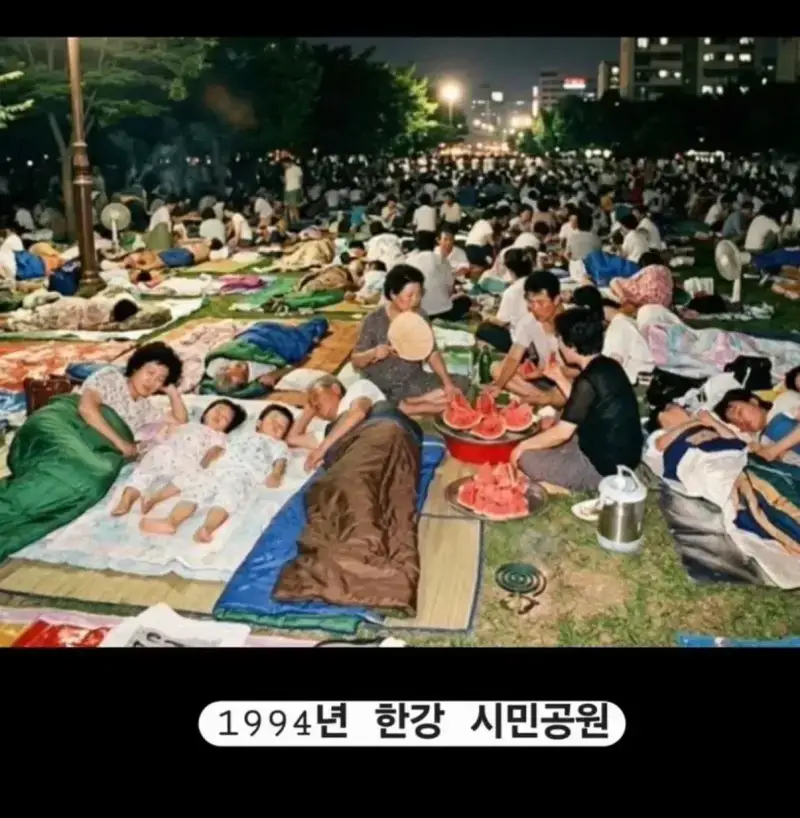 싱글벙글 년도별 과거 피서법의 내용을 보여주는 이미지 관련 이미지 2