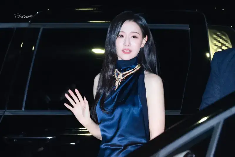불가리 스톤헨지 모두 다르게 잘어울리는 김지원의 내용을 보여주는 이미지 관련 이미지 4
