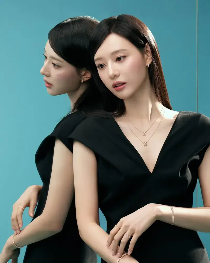 불가리 스톤헨지 모두 다르게 잘어울리는 김지원의 내용을 보여주는 이미지 관련 이미지 8
