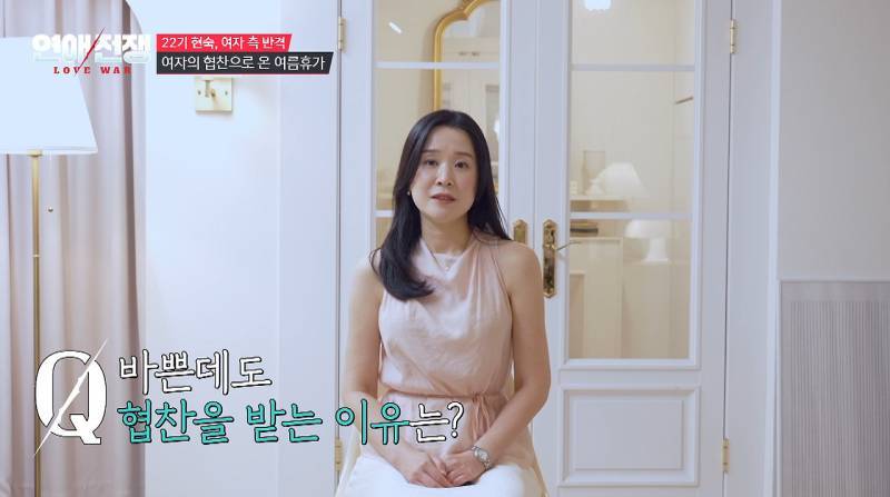 돈 없는 남자친구 눈치보고 협찬 받아서 데이트하는 여친의 내용을 보여주는 이미지