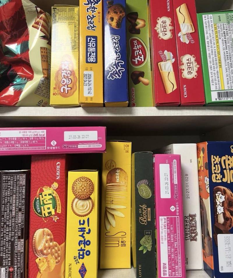 서른 넘은 주말이면 서재의 책장을 뒤에 두고 논문을 읽고 있을 줄 알았다.의 내용을 보여주는 이미지